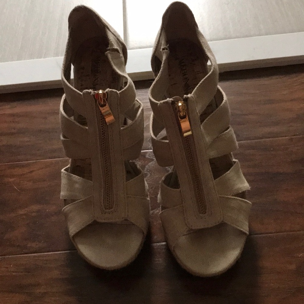 High zipped up heeled shoes